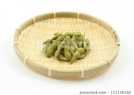 Simply presented freshly boiled edamame beans, a perfect break on a summer evening 131136280