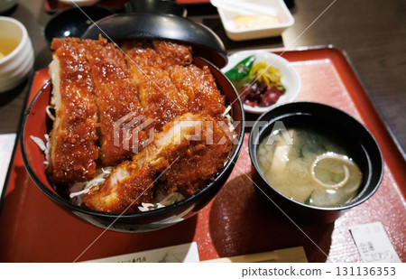 在會津若松享用美味的醬汁豬排蓋飯 在會津若松享用美味的醬汁豬排蓋飯 131136353