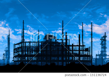 藍天和工廠剪影 藍天和工廠剪影 131136724