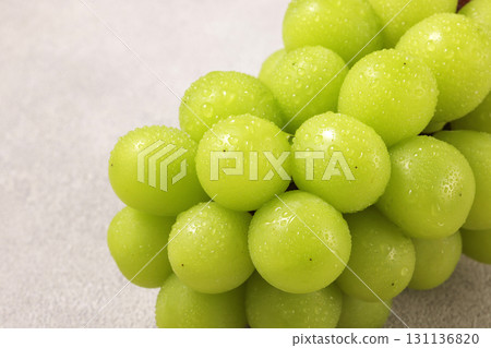 Fresh and delicious Shine Muscat grapes 131136820