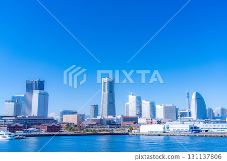 [Cityscape] View of Minato Mirai from Osanbashi Pier in Yokohama on a clear winter day [Kanagawa Prefecture] 131137806