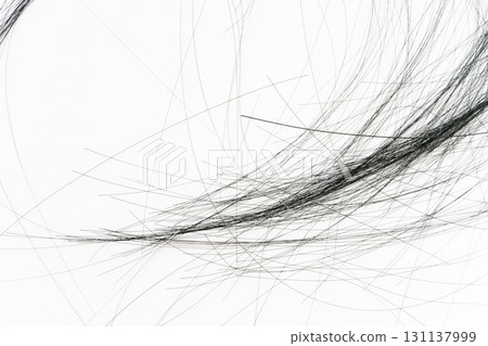 白色背景下掉的頭髮 131137999