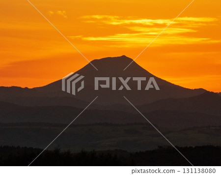 The sun sets over Mount Oakan 131138080