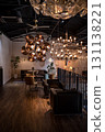 附枝形吊燈的咖啡吧 131138221