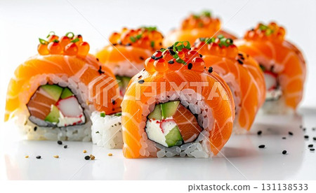 加州捲配鮭魚籽、鮭魚和酪梨 - 生成式人工智慧 131138533