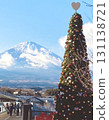 從禦殿場奧特萊斯看到的聖誕樹和富士山 131138721