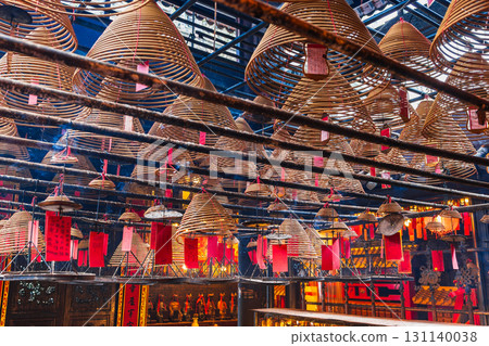 香港文武廟：螺旋香火祈福 131140038