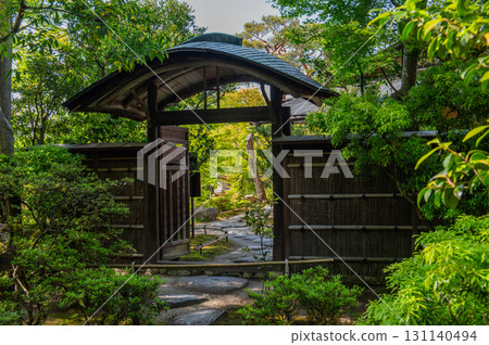 Isuien Garden in May - The Garden Beauty of the Ancient Capital of Nara 131140494