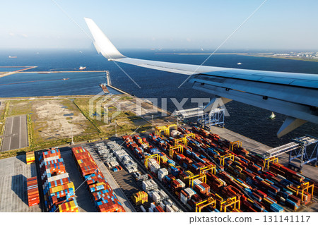 What you can see before landing at Haneda Airport (Shinkaimen block production yard) 131141117
