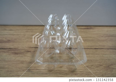 Empty carton of 10 eggs 131142358