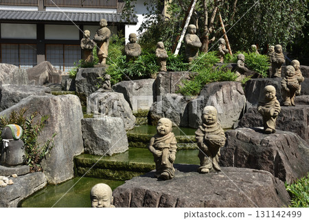 The Sixteen Arhats and Jizo with Hands in Hand (Nakagyo Ward, Kyoto City) 131142499