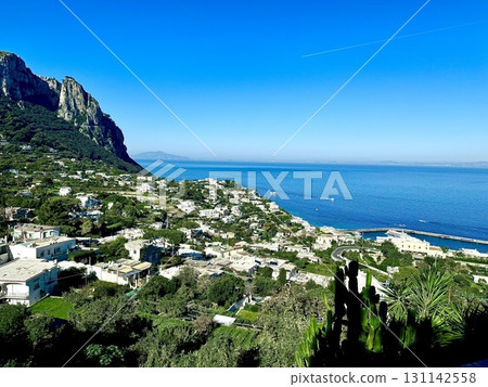 卡布里島的大海和山脈 131142558