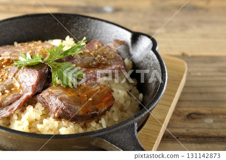 蒜香飯配烤肉 131142873