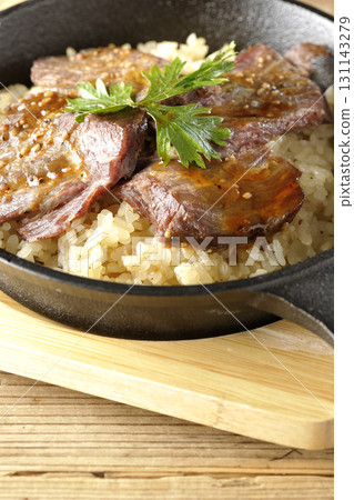 蒜香飯配烤肉 131143279