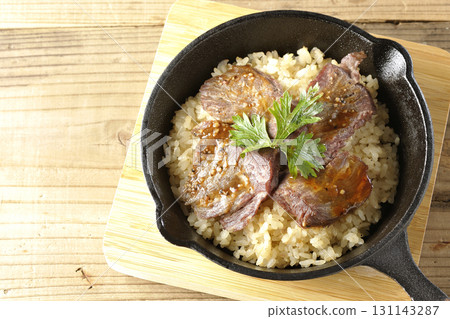 蒜香飯配烤肉 131143287