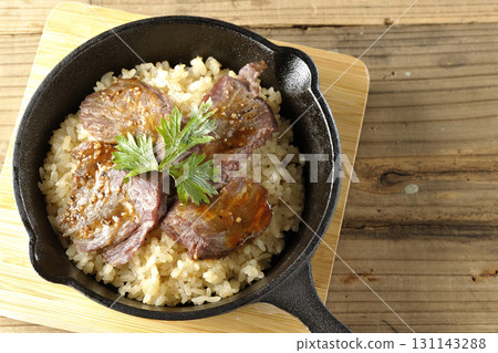 蒜香飯配烤肉 131143288