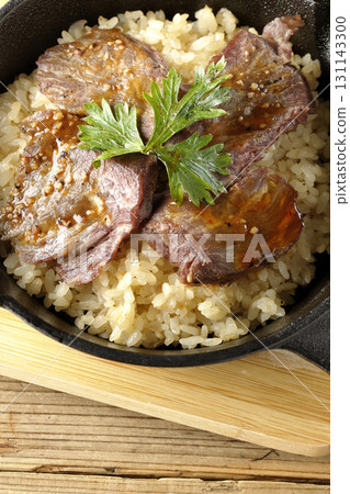 蒜香飯配烤肉 131143300