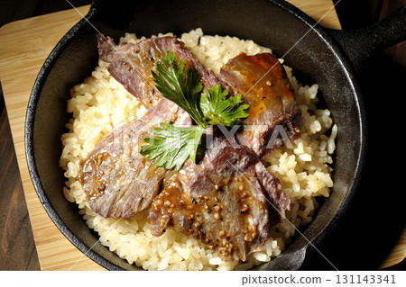 蒜香飯配烤肉 蒜香飯配烤肉 131143341