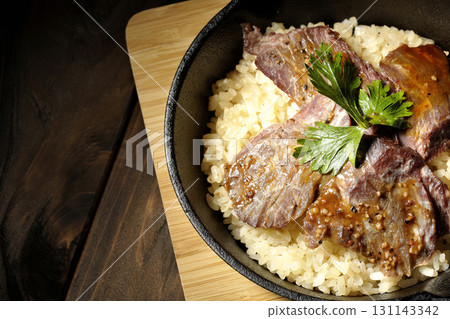 蒜香飯配烤肉 131143342