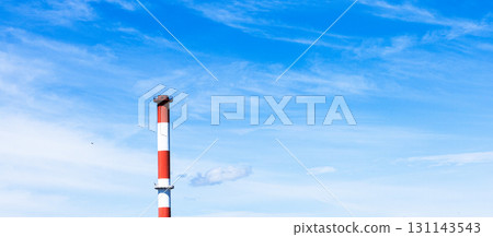 藍天和煙囪的簡單風景 131143543