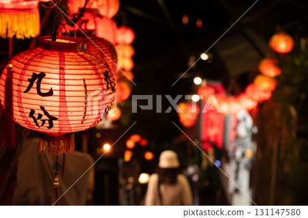Red lanterns in Jiufen at night-1 131147580