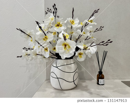 floral decor, stylish modern interior 131147913
