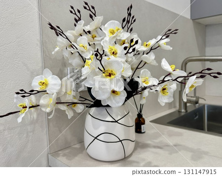 floral decor, stylish modern interior 131147915
