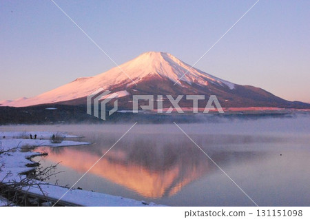 Lake Yamanaka: Refreshing early morning views of "Benifuji" and "Double Fuji" Lake Yamanaka: Refreshing early morning views of "Benifuji" and "Double Fuji" 131151098