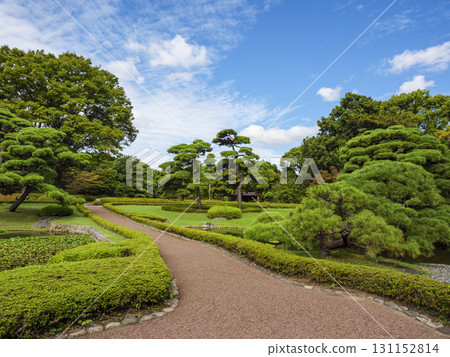 從皇居東御苑眺望大手町的建築 131152814
