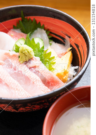 Izu specialty, delicious three-colored golden-eyed snapper rice bowl set meal 131154818