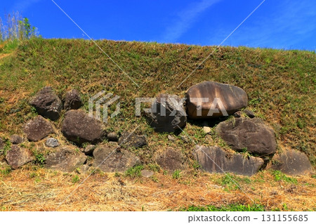 Kunohe Castle ruins with stone walls and moats under the blue sky (Iwate) 131155685