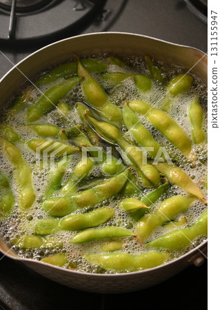 How to boil edamame 131155947