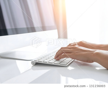 在陽光下遠距工作 131156003