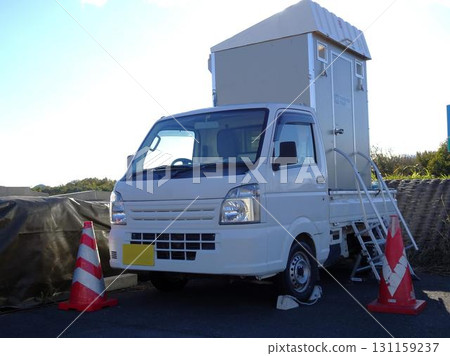 A light truck equipped with an onboard toilet (Suzuki Carry 11th generation) 131159237