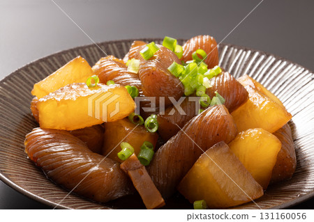 Konjac and radish stew 131160056