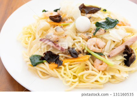 美味又鹹又厚的海鮮炒麵 美味又鹹又厚的海鮮炒麵 131160535