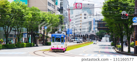 有軌電車穿過熊本市 [ 熊本市圖片 ] 131160577