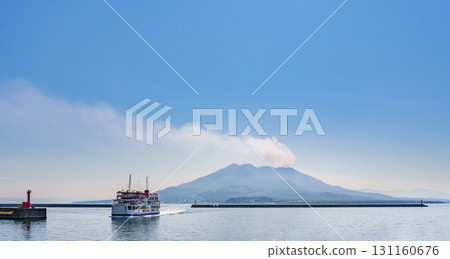 櫻島渡輪是連接櫻島和鹿兒島港的海上交通系統【鹿兒島的風景】 櫻島渡輪是連接櫻島和鹿兒島港的海上交通系統【鹿兒島的風景】 131160676