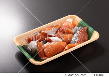 [Hokkaido] Autumn salmon fillet 131160860