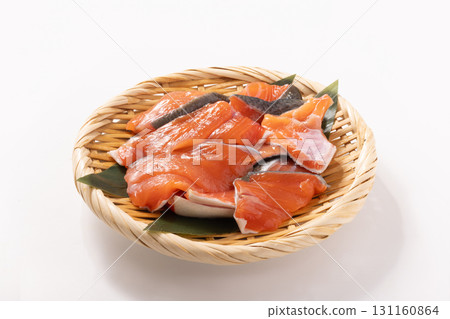 [Hokkaido] Autumn salmon fillet 131160864