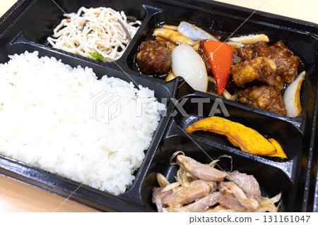 Delicious black vinegar sweet and sour pork lunch Delicious black vinegar sweet and sour pork lunch 131161047