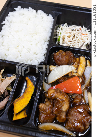 Delicious black vinegar sweet and sour pork lunch 131161051
