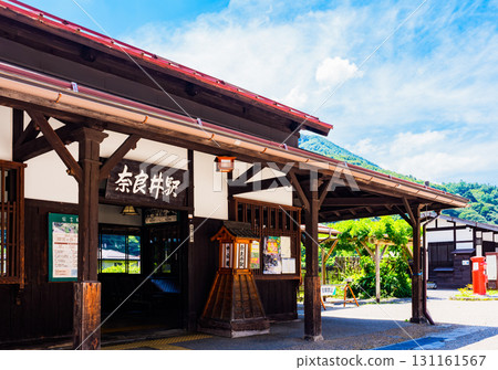 Narai Station is a station on the Chuo Main Line and the nearest station to Narai-juku. [Station building in Shiojiri City, Nagano Prefecture] 131161567