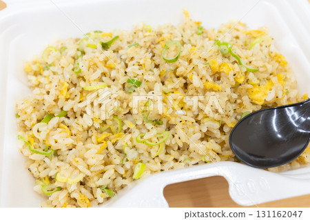 Delicious green onion fried rice bento Delicious green onion fried rice bento 131162047