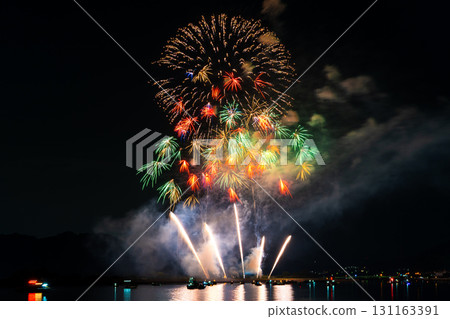 [岡山縣笠岡市]笠岡港祭煙火大會_黃色 131163391