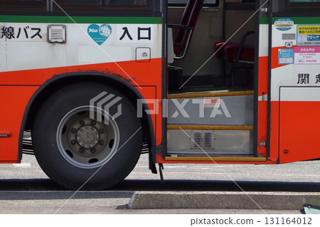 Two-step bus step and rear entrance (Numata City, Gunma Prefecture: Kan'etsu Kotsu Bus) 131164012
