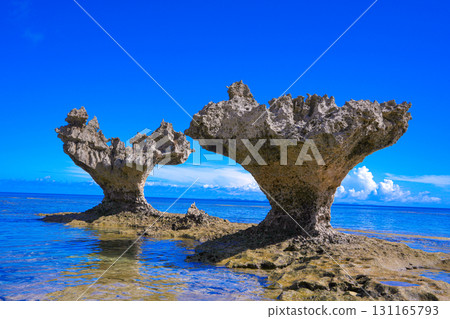 沖繩、今歸仁村、古宇利島 / 仲夏海和心形岩 131165793