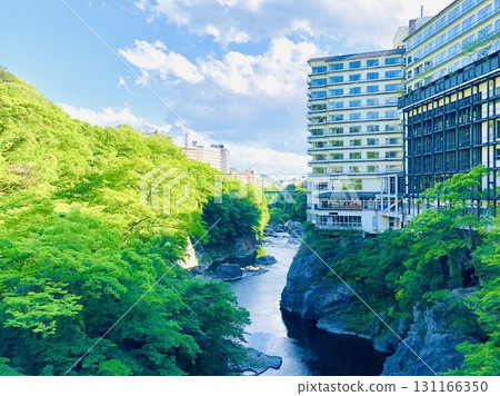 水聲與城市陰影的交響曲 131166350