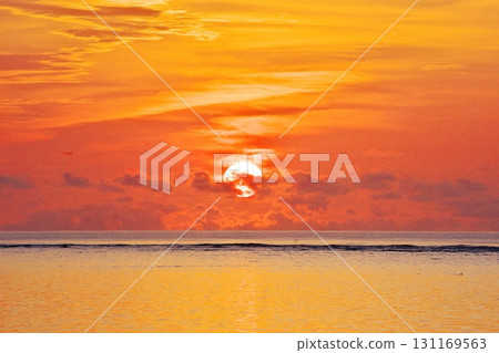 Sunrise / Shiraho Beach, Ishigaki Island, Okinawa Sunrise / Shiraho Beach, Ishigaki Island, Okinawa 131169563