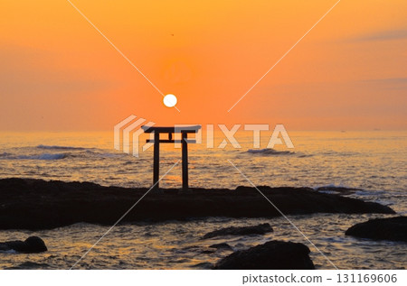 Sunrise / Oarai Beach, Ibaraki Prefecture 131169606